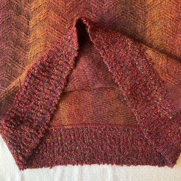 Dressbarn Women Sweatshirt PETITE M Burgundy Chevron Short Sleeve Turtleneck - Picture 8 of 9